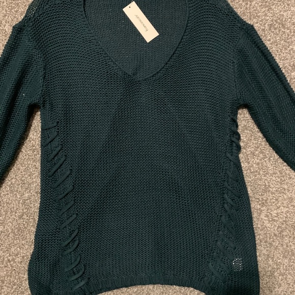 Francesca’s Harper Collection Dark Green Sweater - Picture 2 of 4